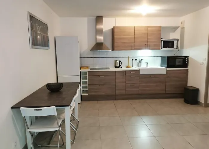 Magnifique T3 Pour 8 Personnes A Montpellier, Wifi, Parking * Μονπελιέ